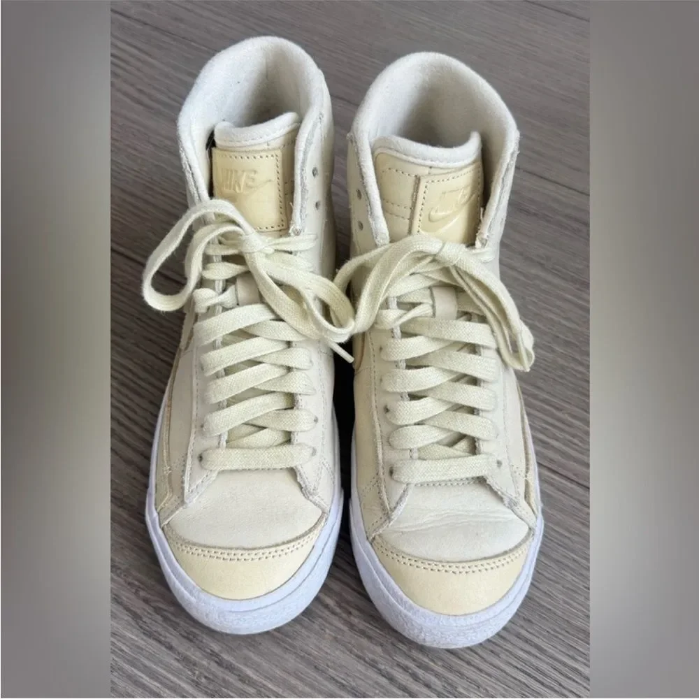 Nike women's Mid 77 high top shoe size 6.5